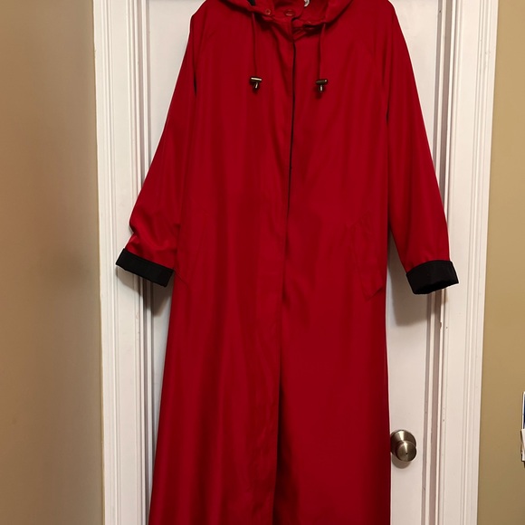 Chic Red Trench Coat for Women - Picture 2 of 4